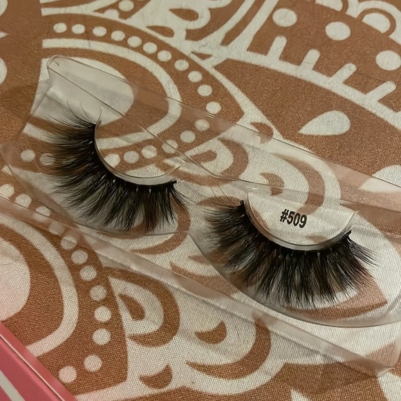 False Lashes #509 - Picture 2 of 3